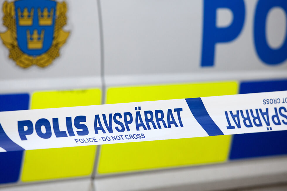Dödsolycka på Veidekke-projekt i Malmö. polisavspärrning med en polisbil i bakgrunden