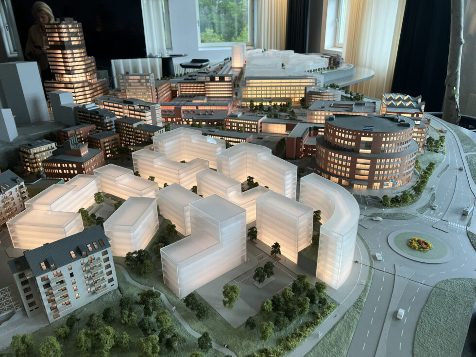 Modell av Stockholm Wood City med første fase på Nobelberget i forgrunnen.