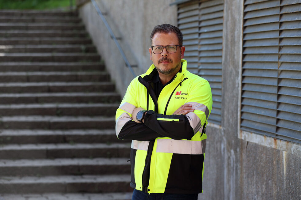 Byggnads stämmer ett byggbolag för brott mot föräldraledigheten. Emil Persson, Byggnads avtalssekreterare Foto: Terese Perman