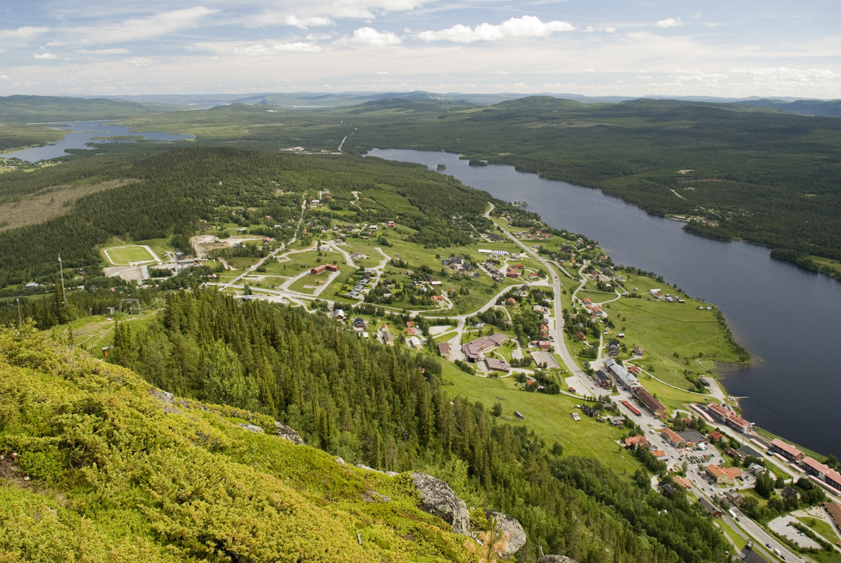 I Jämtlands län har bostadspriserna ökat med drygt 80 procent de senaste tio åren. Fotot visar Funäsdalen, uppifrån, fotat från Funäsdalsfjället