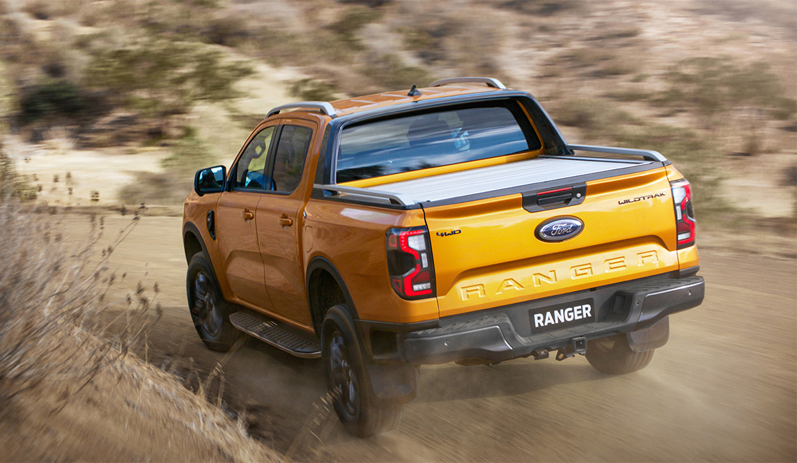 Den bredare karossen och detaljer som elektriskt flaklock ger Ford Ranger Wildtrak en modern och robust framtoning.